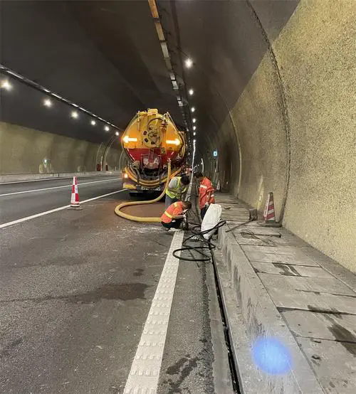 琼海隧道排水渠清淤